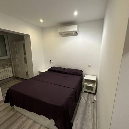 Cozy 1-Bedroom Apartment Madrid Kültér fotó