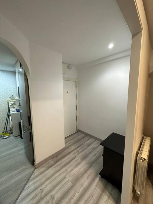 Cozy 1-Bedroom Apartment Madrid Kültér fotó