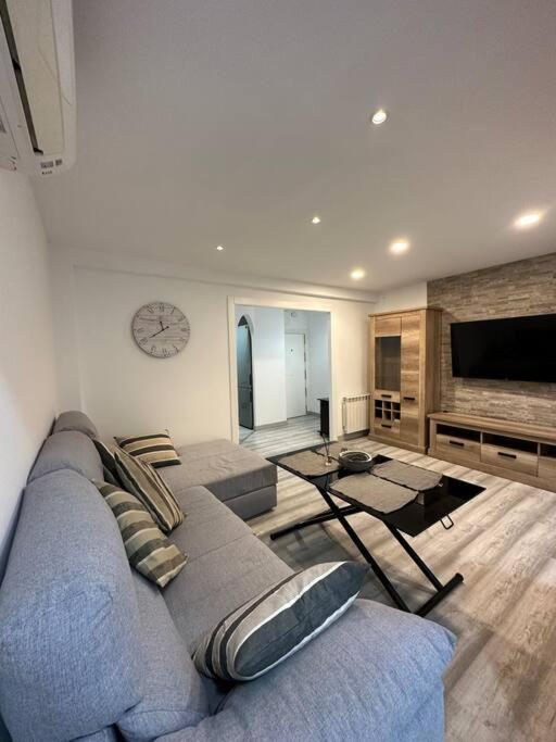 Cozy 1-Bedroom Apartment Madrid Kültér fotó